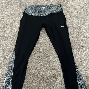 Nike Capri Dri- Fit Leggings // Size M